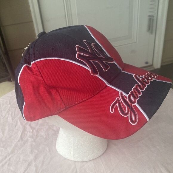 New York Yankees Ball Cap Genuine and Original - Picture 3 of 7